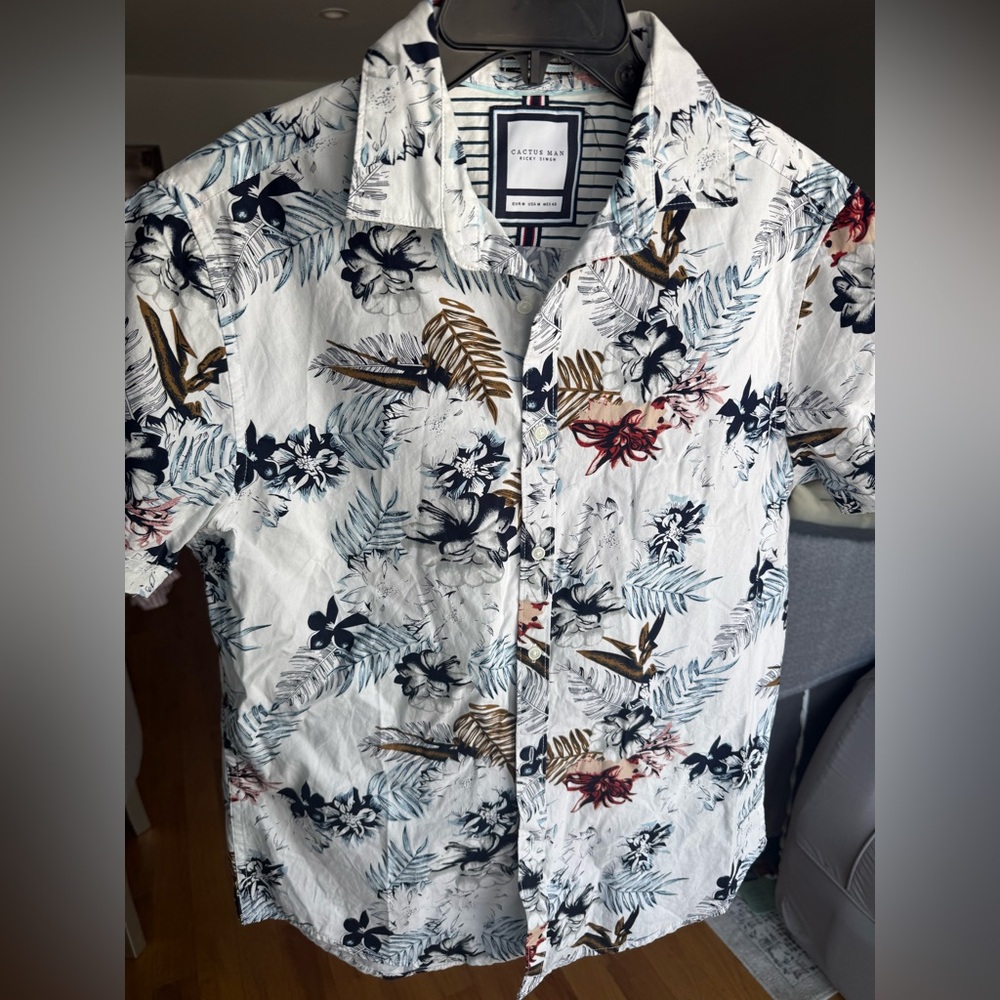 ❌❌Sold❌❌Cactus Man Tropical Short Sleeve Shirt